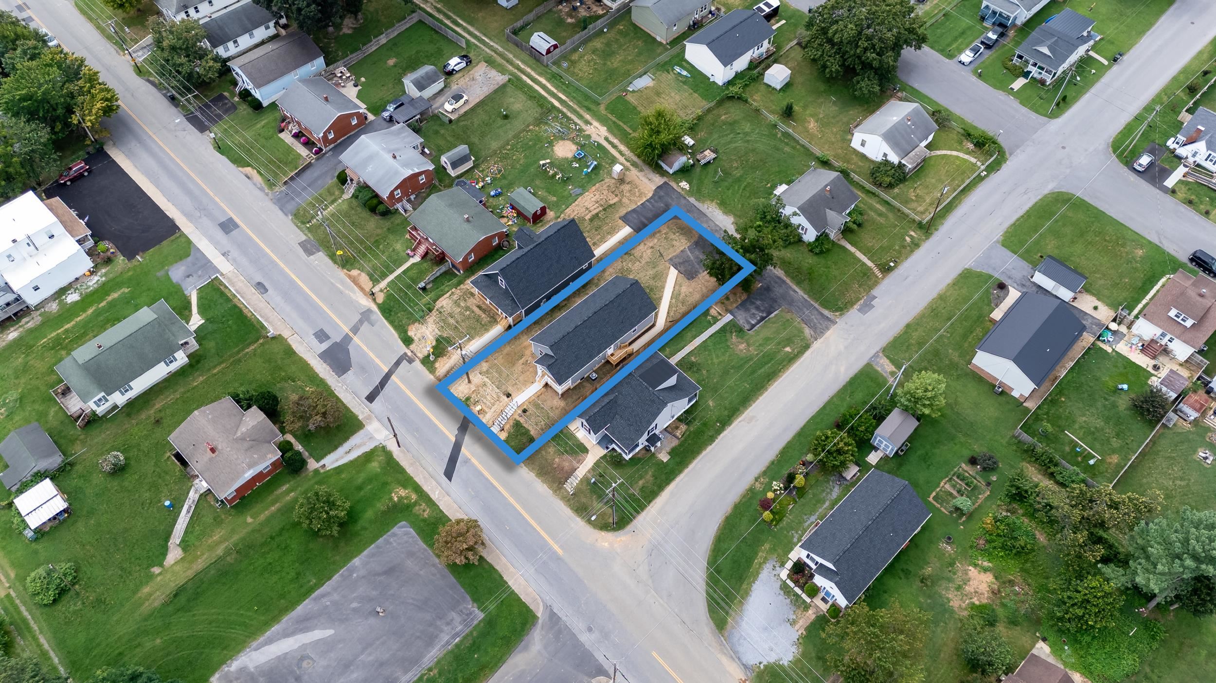 418 GRUBERT AVE, STAUNTON, Virginia 24401, 3 Bedrooms Bedrooms, ,2 BathroomsBathrooms,Residential,418 GRUBERT AVE,668201 MLS # 668201
