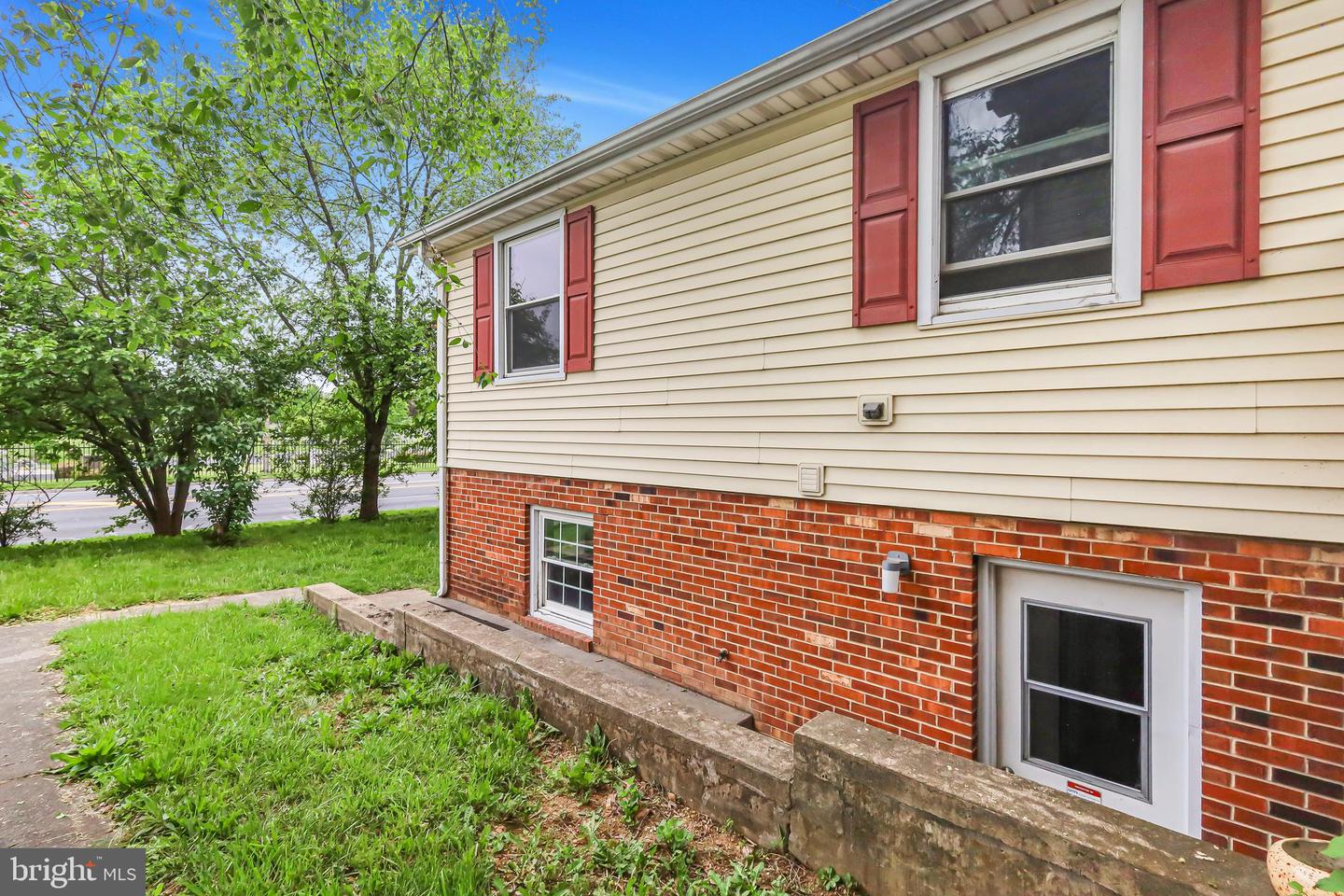 601 GROVE ST, WINCHESTER, Virginia 22601, 5 Bedrooms Bedrooms, ,2 BathroomsBathrooms,Residential,For sale,601 GROVE ST,VAWI2007670 MLS # VAWI2007670