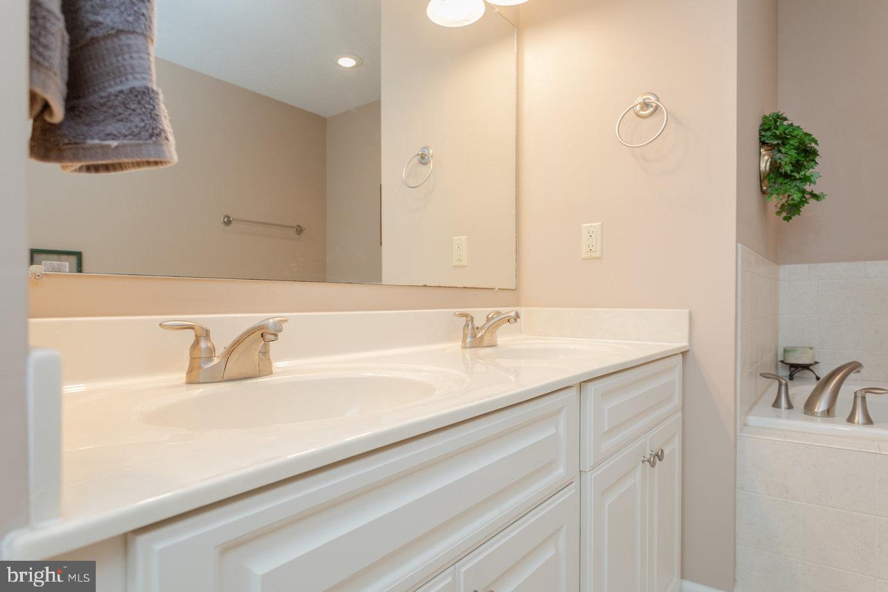 1966 BUTTONWOOD CT, HARRISONBURG, Virginia 22802, 3 Bedrooms Bedrooms, ,3 BathroomsBathrooms,Residential,For sale,1966 BUTTONWOOD CT,VAHC2000432 MLS # VAHC2000432
