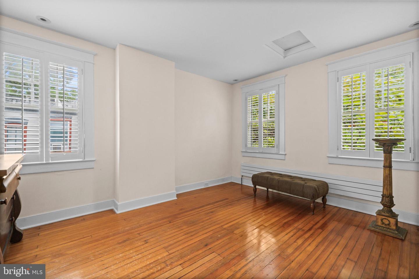 3301 NW DENT PL NW, WASHINGTON, District Of Columbia 20007, 2 Bedrooms Bedrooms, ,2 BathroomsBathrooms,Residential,For sale,3301 NW DENT PL NW,DCDC2214132 MLS # DCDC2214132