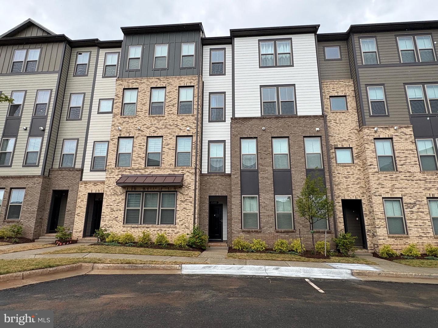 45948 SWALLOW TER, STERLING, Virginia 20165, 4 Bedrooms Bedrooms, 12 Rooms Rooms,2 BathroomsBathrooms,Residential,For sale,45948 SWALLOW TER,VALO2104650 MLS # VALO2104650