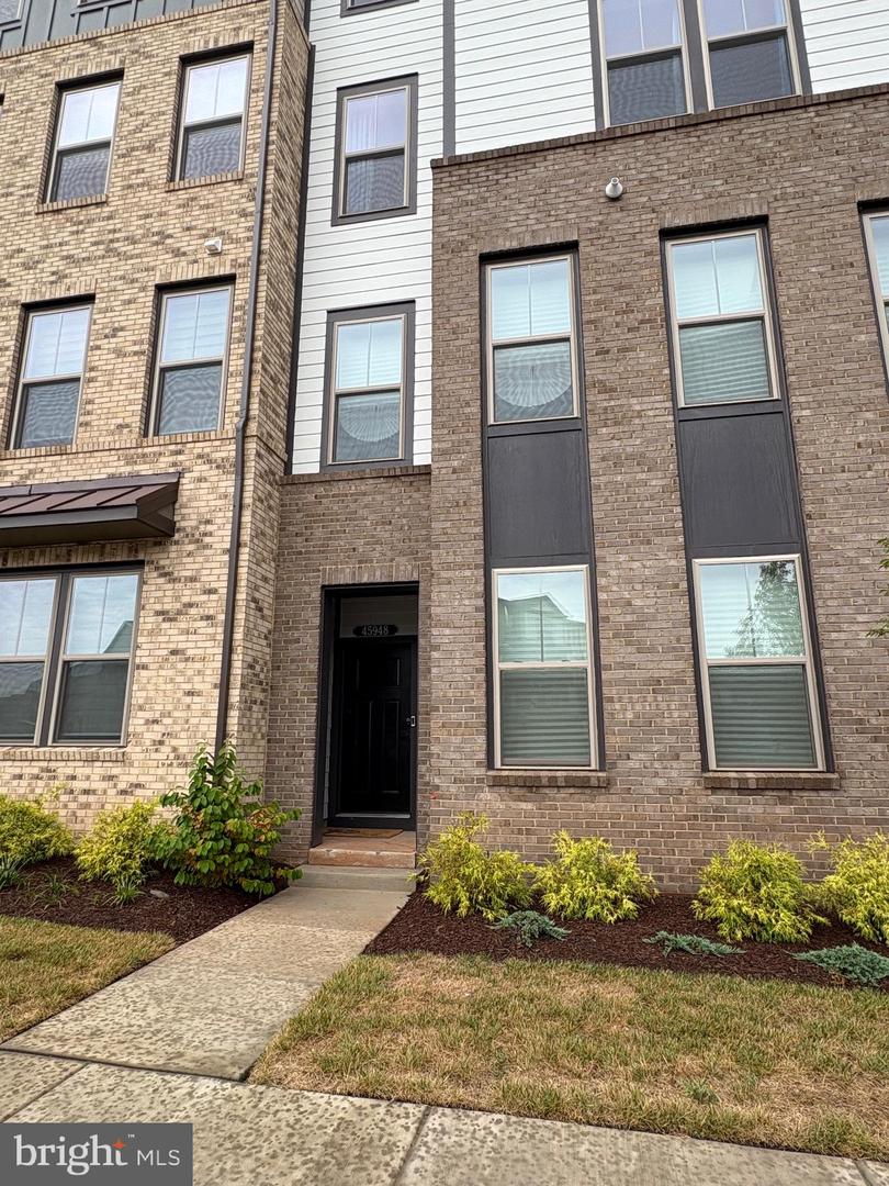 45948 SWALLOW TER, STERLING, Virginia 20165, 4 Bedrooms Bedrooms, 12 Rooms Rooms,2 BathroomsBathrooms,Residential,For sale,45948 SWALLOW TER,VALO2104650 MLS # VALO2104650