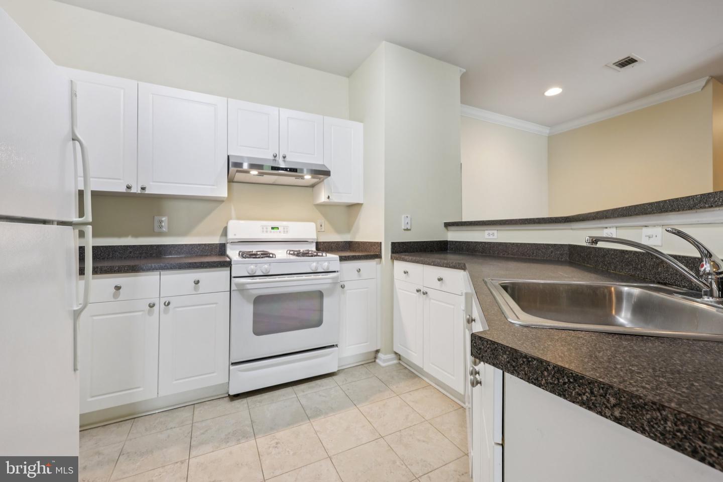 11355 ARISTOTLE DR #8-313, FAIRFAX, Virginia 22030, 2 Bedrooms Bedrooms, ,2 BathroomsBathrooms,Residential,For sale,11355 ARISTOTLE DR #8-313,VAFX2261694 MLS # VAFX2261694 11355 ARISTOTLE DR #8-313, FAIRFAX, Virginia 22030, 2 Bedrooms Bedrooms, ,2 BathroomsBathrooms,Residential,For sale,11355 ARISTOTLE DR #8-313,VAFX2261694 MLS # VAFX2261694