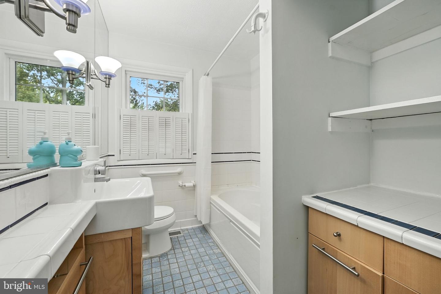 16211 SUNNY KNOLL DR, DUMFRIES, Virginia 22025, 4 Bedrooms Bedrooms, ,2 BathroomsBathrooms,Residential,For sale,16211 SUNNY KNOLL DR,VAPW2101682 MLS # VAPW2101682