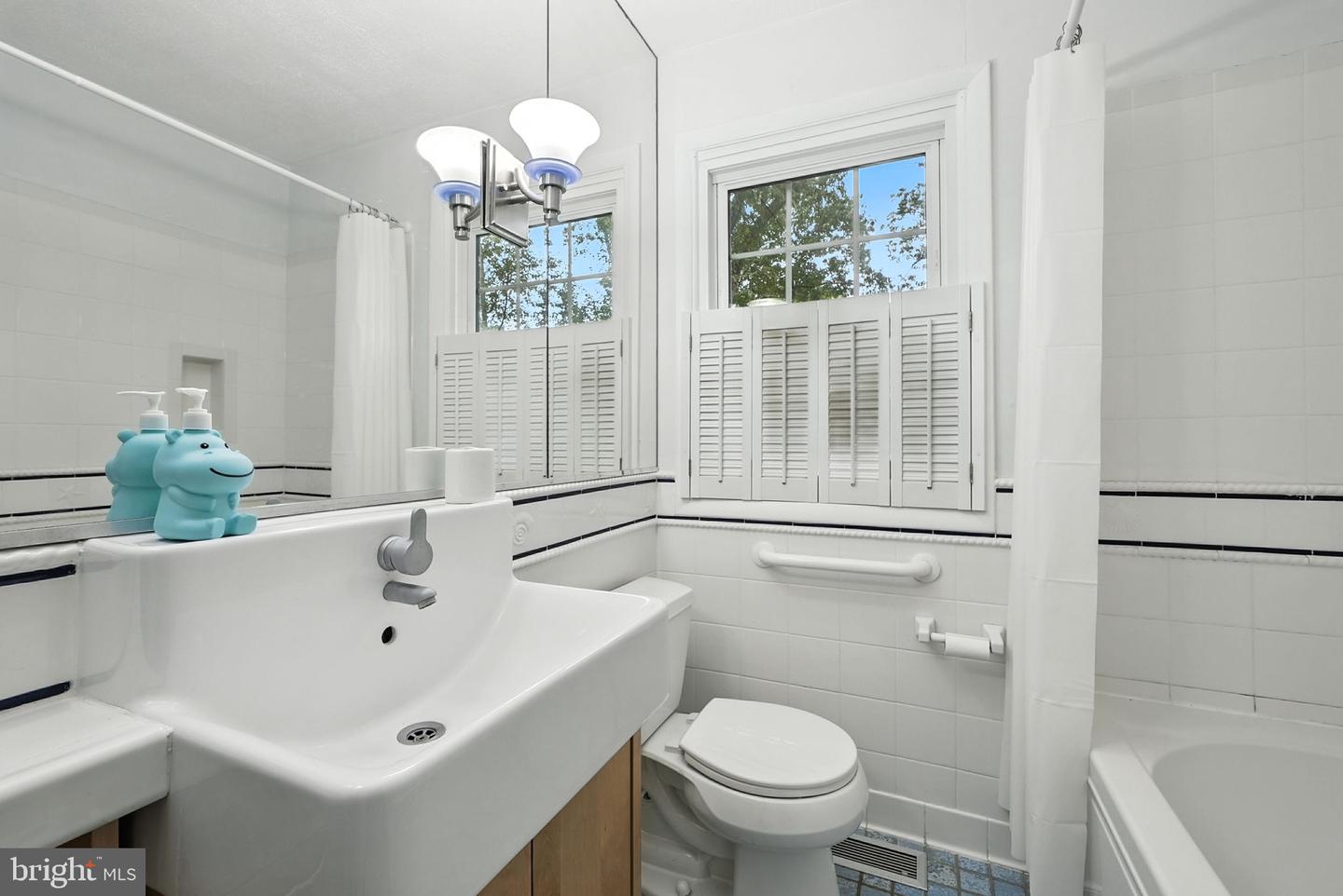 16211 SUNNY KNOLL DR, DUMFRIES, Virginia 22025, 4 Bedrooms Bedrooms, ,2 BathroomsBathrooms,Residential,For sale,16211 SUNNY KNOLL DR,VAPW2101682 MLS # VAPW2101682