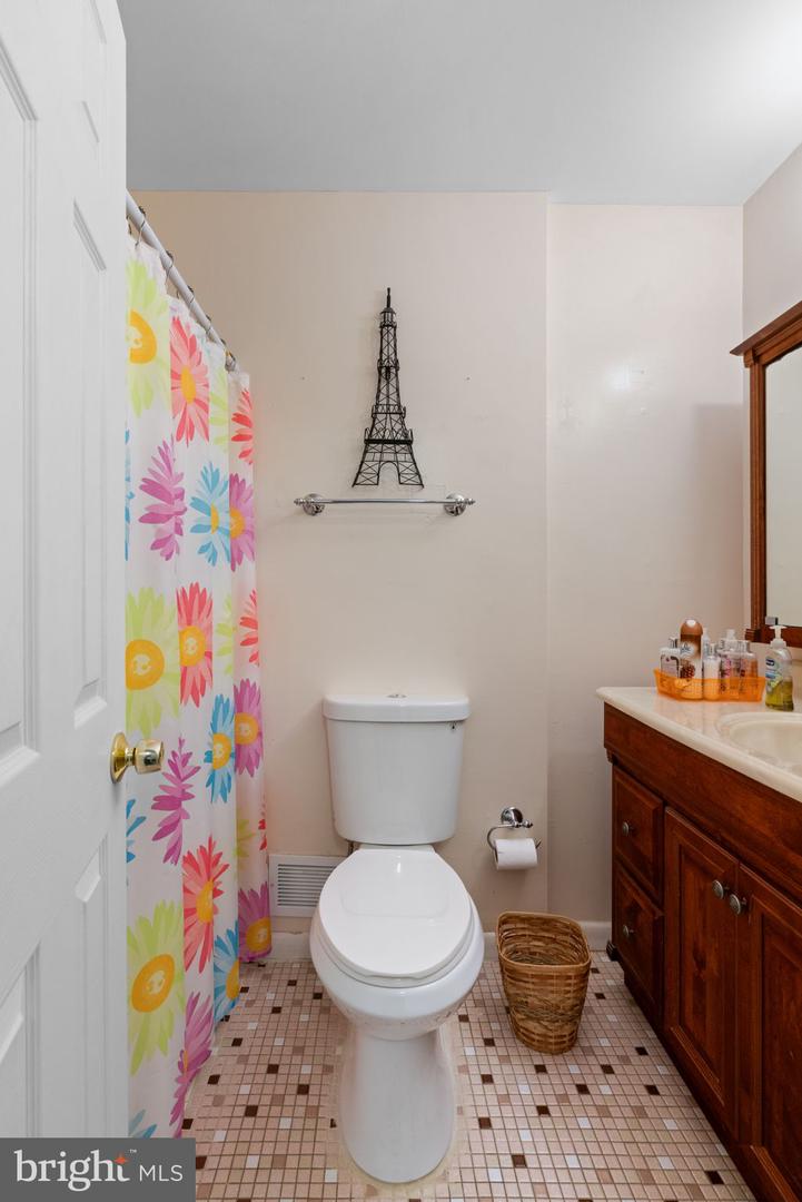 4031 FORGE DR, WOODBRIDGE, Virginia 22193, 5 Bedrooms Bedrooms, ,4 BathroomsBathrooms,Residential,For sale,4031 FORGE DR,VAPW2101702 MLS # VAPW2101702