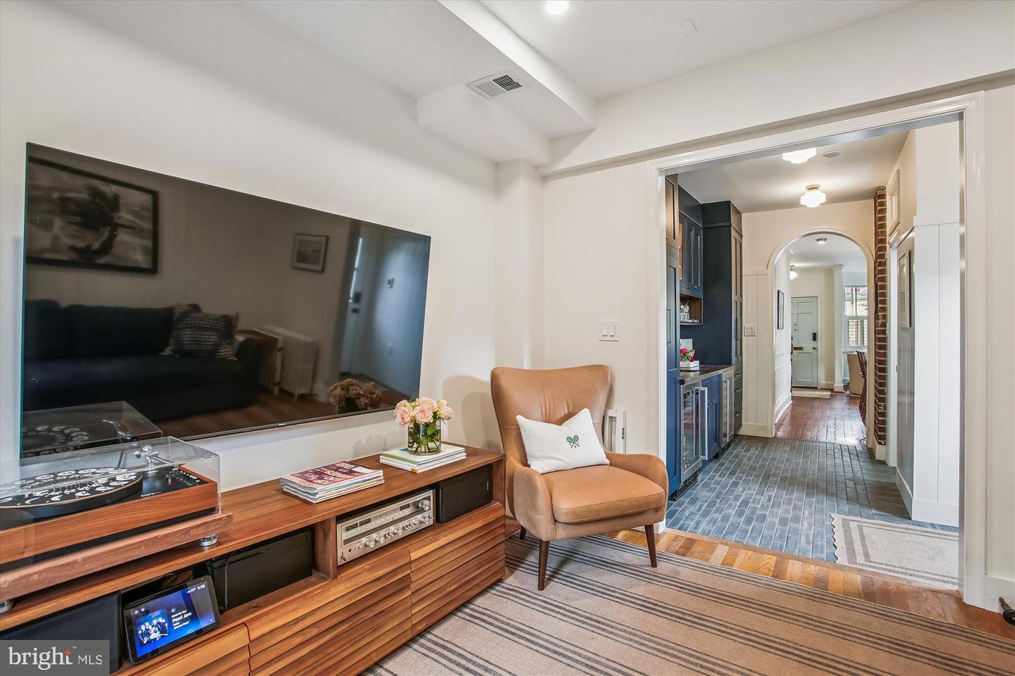 106 COMMERCE ST, ALEXANDRIA, Virginia 22314, 3 Bedrooms Bedrooms, 6 Rooms Rooms,2 BathroomsBathrooms,Residential,For sale,106 COMMERCE ST,VAAX2048714 MLS # VAAX2048714