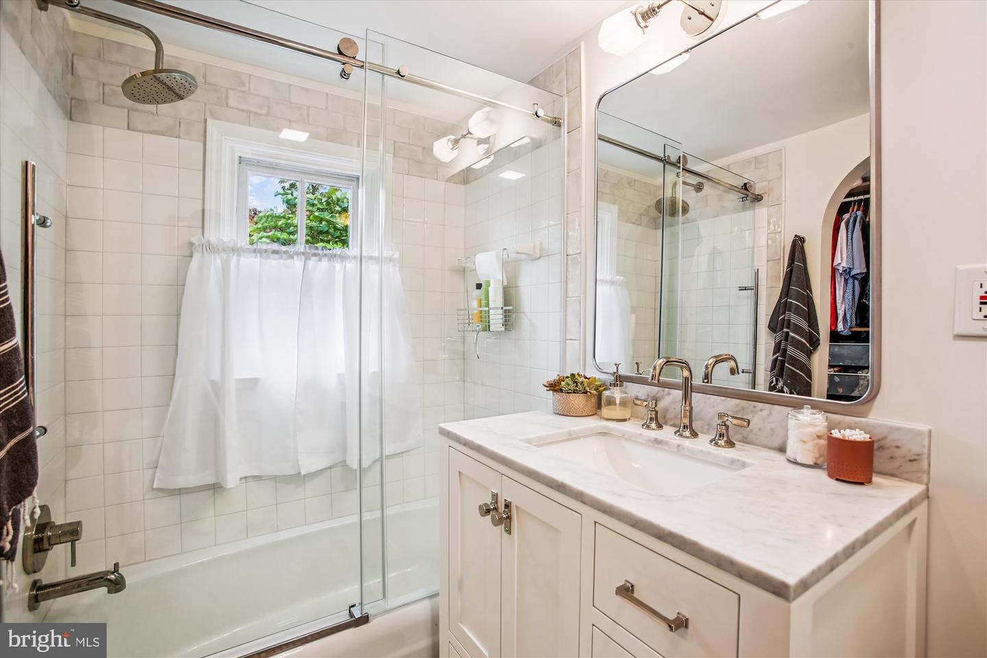 106 COMMERCE ST, ALEXANDRIA, Virginia 22314, 3 Bedrooms Bedrooms, 6 Rooms Rooms,2 BathroomsBathrooms,Residential,For sale,106 COMMERCE ST,VAAX2048714 MLS # VAAX2048714