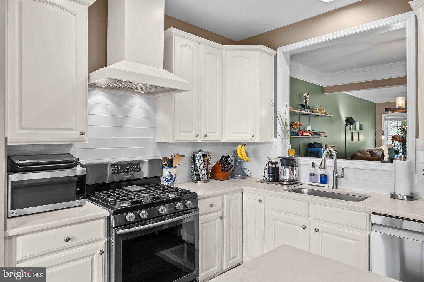 220 HAWKS VIEW SQ SE, LEESBURG, Virginia 20175, 3 Bedrooms Bedrooms, 7 Rooms Rooms,2 BathroomsBathrooms,Residential,For sale,220 HAWKS VIEW SQ SE,VALO2104834 MLS # VALO2104834
