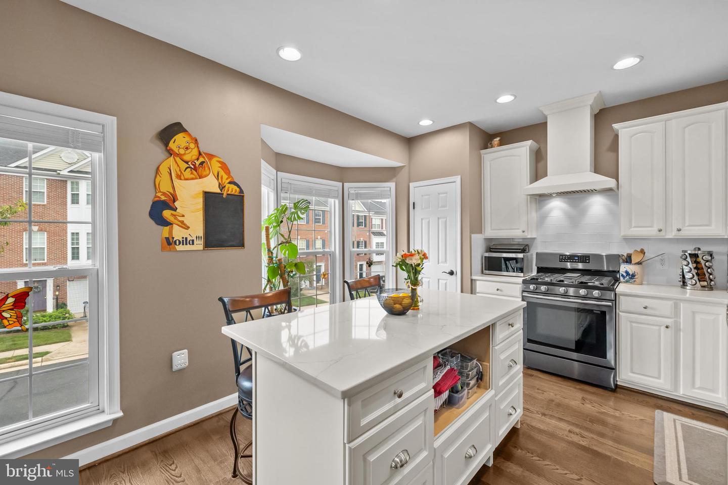 220 HAWKS VIEW SQ SE, LEESBURG, Virginia 20175, 3 Bedrooms Bedrooms, 7 Rooms Rooms,2 BathroomsBathrooms,Residential,For sale,220 HAWKS VIEW SQ SE,VALO2104834 MLS # VALO2104834