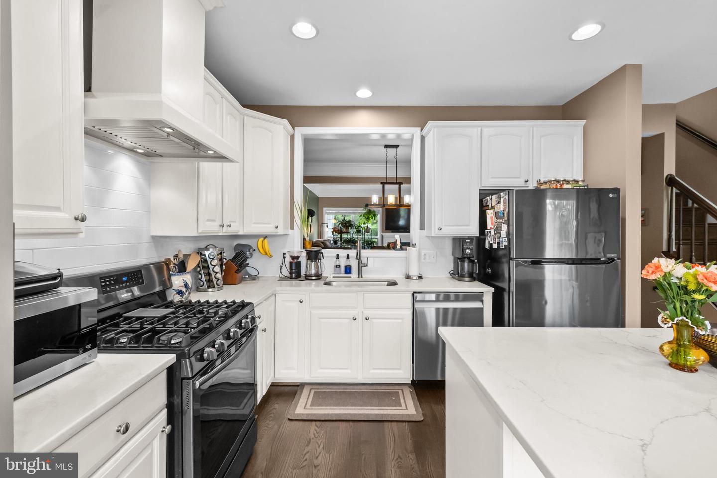 220 HAWKS VIEW SQ SE, LEESBURG, Virginia 20175, 3 Bedrooms Bedrooms, 7 Rooms Rooms,2 BathroomsBathrooms,Residential,For sale,220 HAWKS VIEW SQ SE,VALO2104834 MLS # VALO2104834