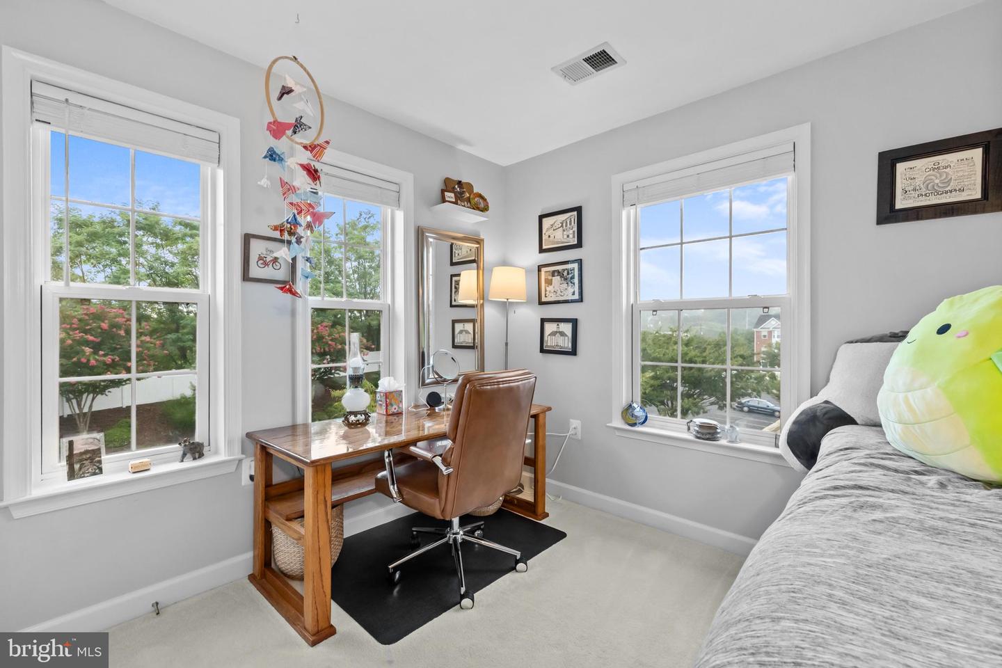220 HAWKS VIEW SQ SE, LEESBURG, Virginia 20175, 3 Bedrooms Bedrooms, 7 Rooms Rooms,2 BathroomsBathrooms,Residential,For sale,220 HAWKS VIEW SQ SE,VALO2104834 MLS # VALO2104834