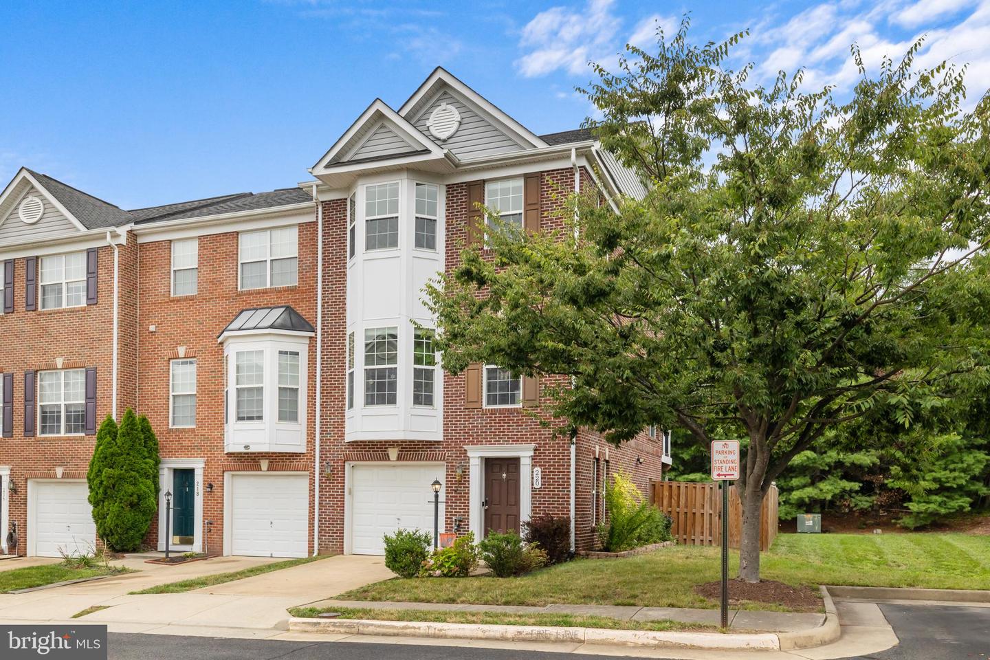220 HAWKS VIEW SQ SE, LEESBURG, Virginia 20175, 3 Bedrooms Bedrooms, 7 Rooms Rooms,2 BathroomsBathrooms,Residential,For sale,220 HAWKS VIEW SQ SE,VALO2104834 MLS # VALO2104834