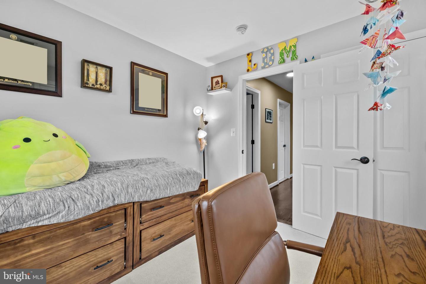 220 HAWKS VIEW SQ SE, LEESBURG, Virginia 20175, 3 Bedrooms Bedrooms, 7 Rooms Rooms,2 BathroomsBathrooms,Residential,For sale,220 HAWKS VIEW SQ SE,VALO2104834 MLS # VALO2104834