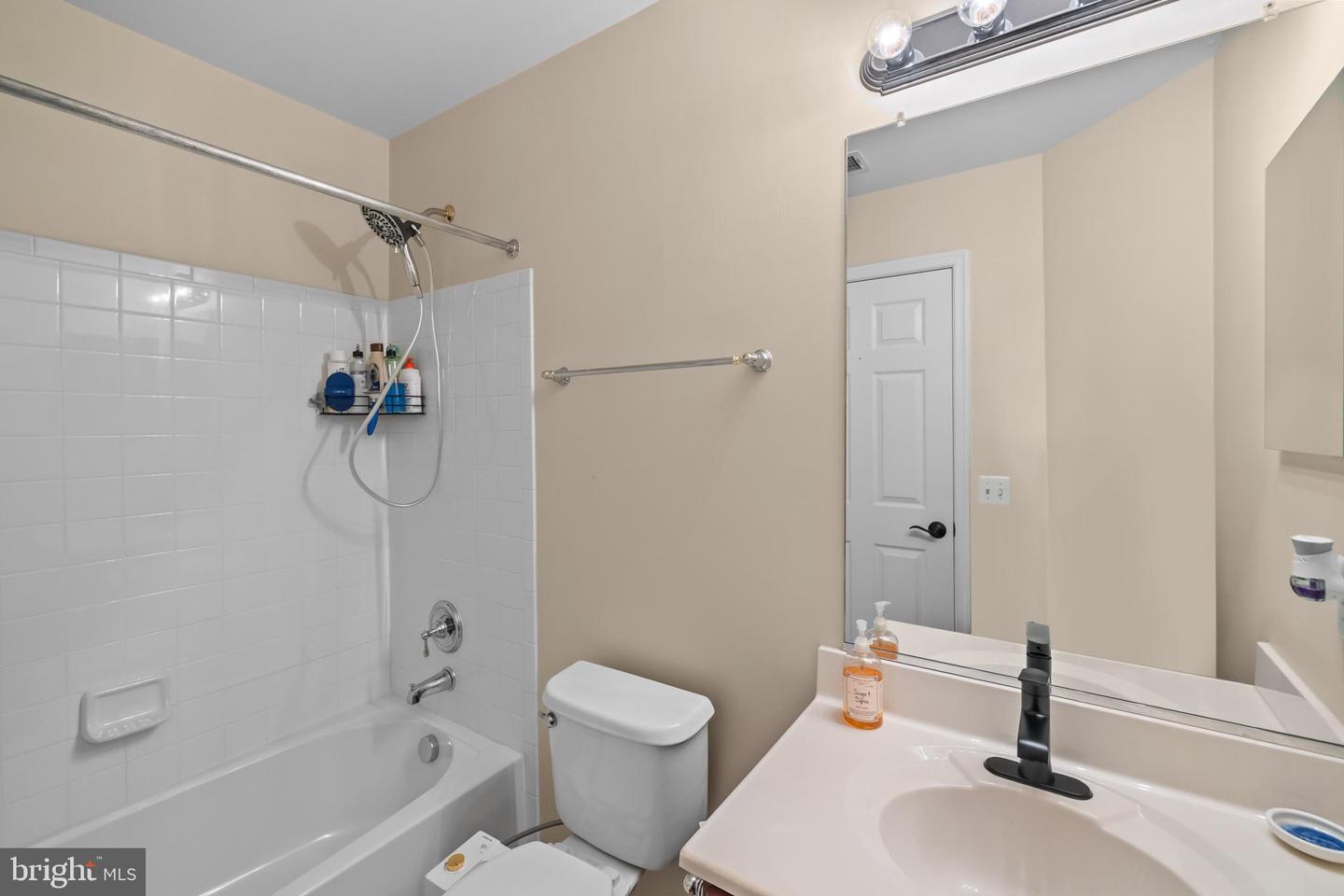 220 HAWKS VIEW SQ SE, LEESBURG, Virginia 20175, 3 Bedrooms Bedrooms, 7 Rooms Rooms,2 BathroomsBathrooms,Residential,For sale,220 HAWKS VIEW SQ SE,VALO2104834 MLS # VALO2104834