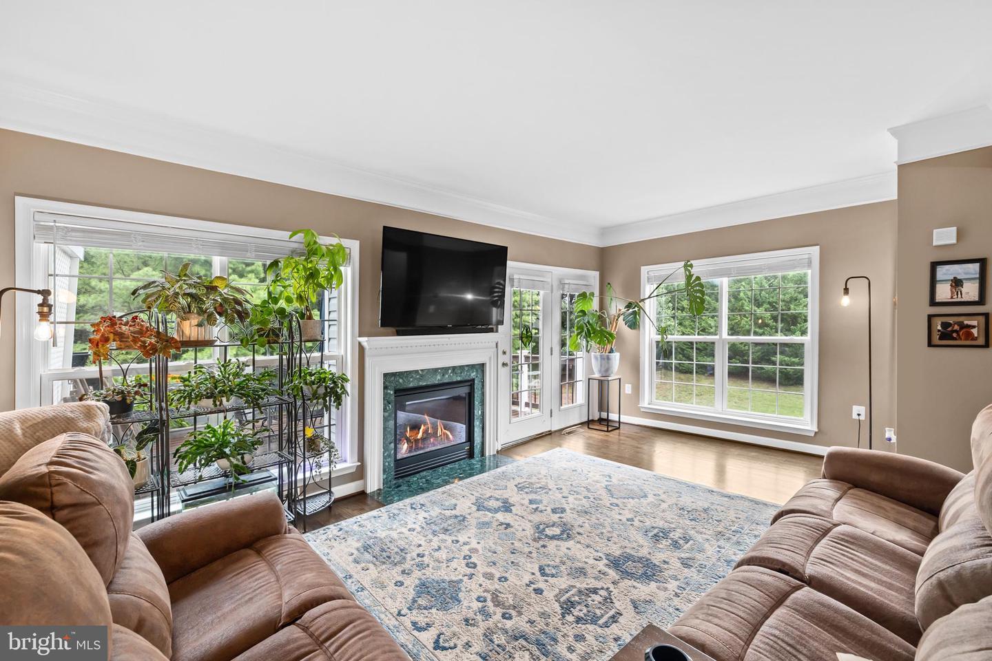 220 HAWKS VIEW SQ SE, LEESBURG, Virginia 20175, 3 Bedrooms Bedrooms, 7 Rooms Rooms,2 BathroomsBathrooms,Residential,For sale,220 HAWKS VIEW SQ SE,VALO2104834 MLS # VALO2104834
