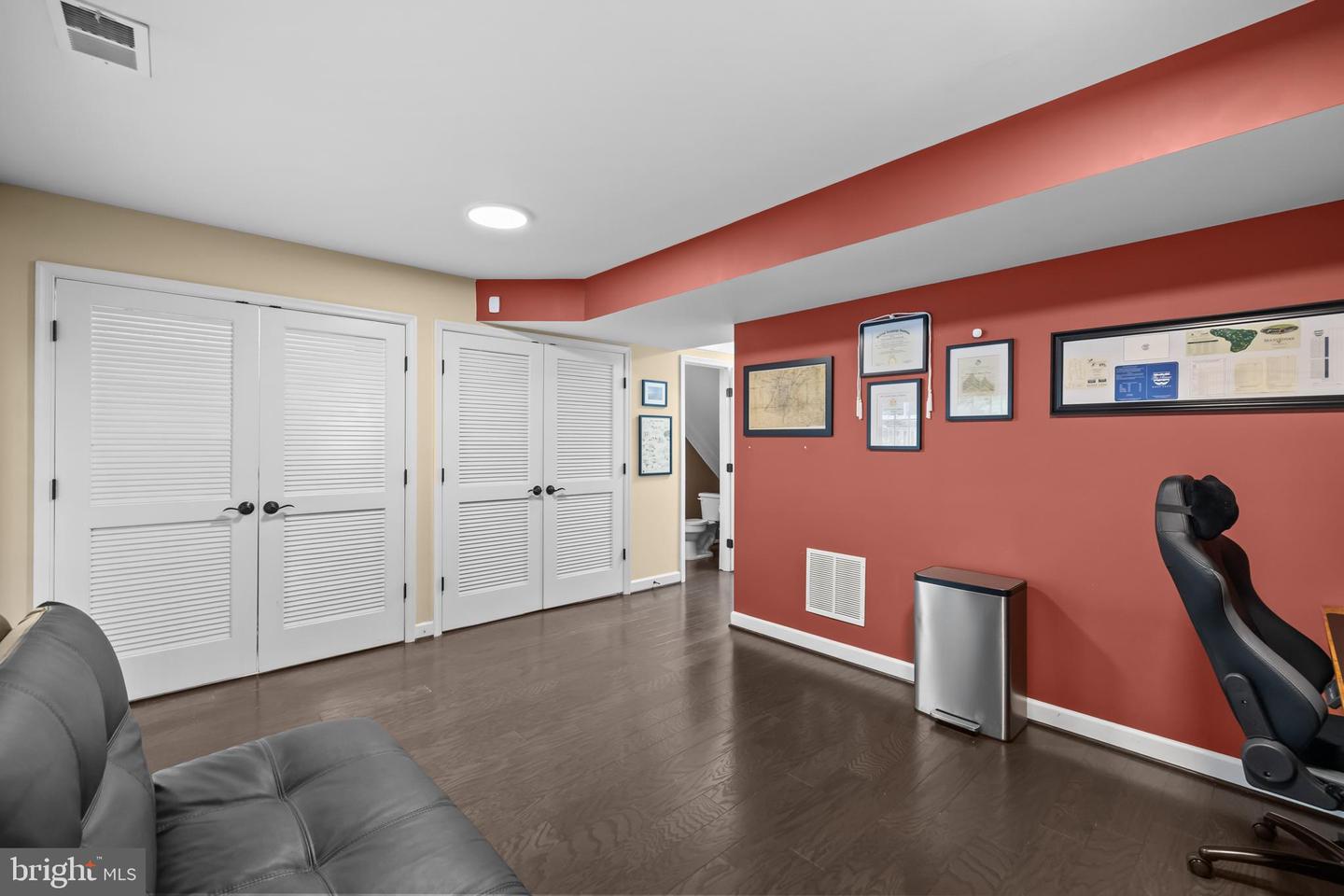 220 HAWKS VIEW SQ SE, LEESBURG, Virginia 20175, 3 Bedrooms Bedrooms, 7 Rooms Rooms,2 BathroomsBathrooms,Residential,For sale,220 HAWKS VIEW SQ SE,VALO2104834 MLS # VALO2104834