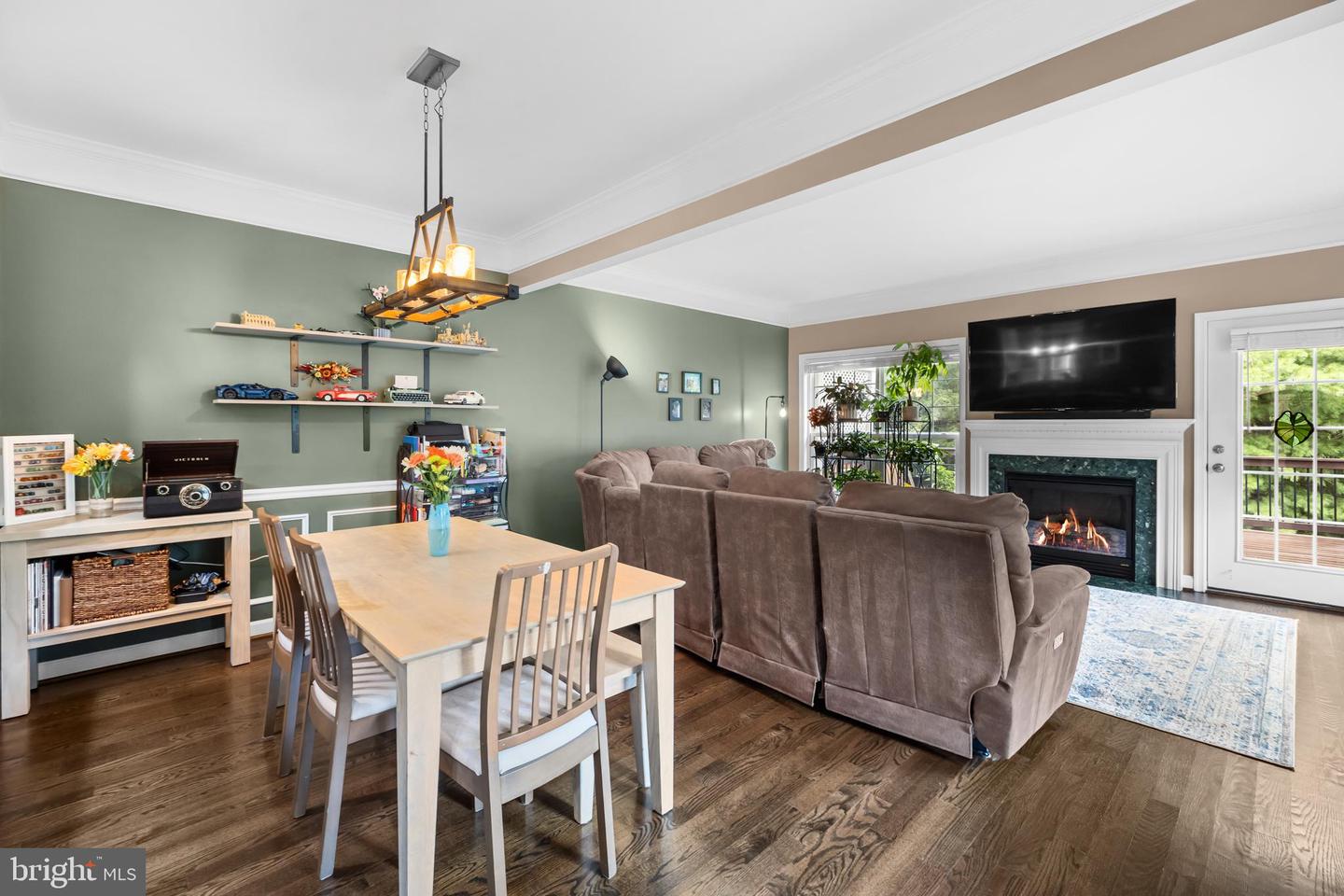 220 HAWKS VIEW SQ SE, LEESBURG, Virginia 20175, 3 Bedrooms Bedrooms, 7 Rooms Rooms,2 BathroomsBathrooms,Residential,For sale,220 HAWKS VIEW SQ SE,VALO2104834 MLS # VALO2104834