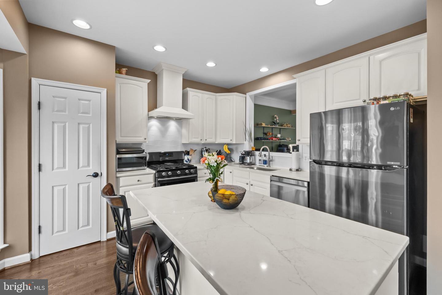 220 HAWKS VIEW SQ SE, LEESBURG, Virginia 20175, 3 Bedrooms Bedrooms, 7 Rooms Rooms,2 BathroomsBathrooms,Residential,For sale,220 HAWKS VIEW SQ SE,VALO2104834 MLS # VALO2104834