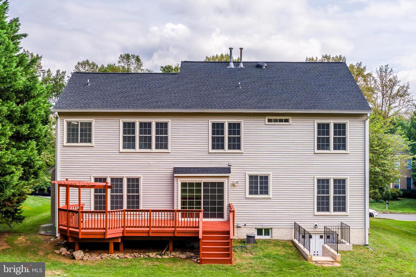 5274 TRACTOR LN, FAIRFAX, Virginia 22030, 4 Bedrooms Bedrooms, ,2 BathroomsBathrooms,Residential,For sale,5274 TRACTOR LN,VAFX2261944 MLS # VAFX2261944