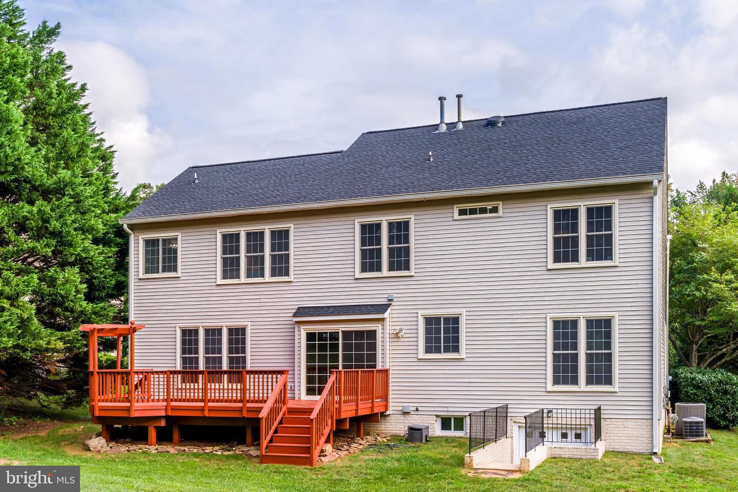 5274 TRACTOR LN, FAIRFAX, Virginia 22030, 4 Bedrooms Bedrooms, ,2 BathroomsBathrooms,Residential,For sale,5274 TRACTOR LN,VAFX2261944 MLS # VAFX2261944