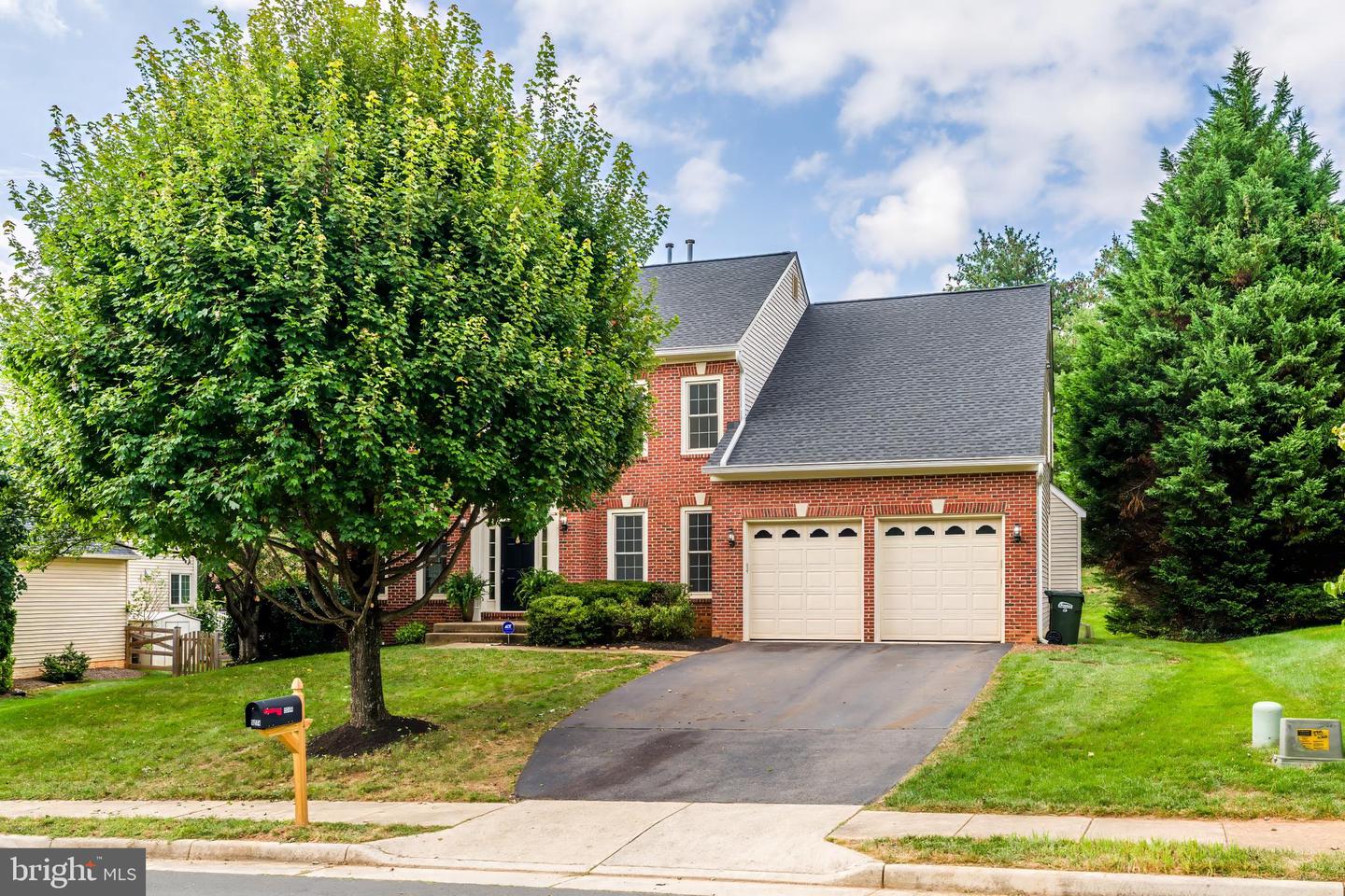 5274 TRACTOR LN, FAIRFAX, Virginia 22030, 4 Bedrooms Bedrooms, ,2 BathroomsBathrooms,Residential,For sale,5274 TRACTOR LN,VAFX2261944 MLS # VAFX2261944