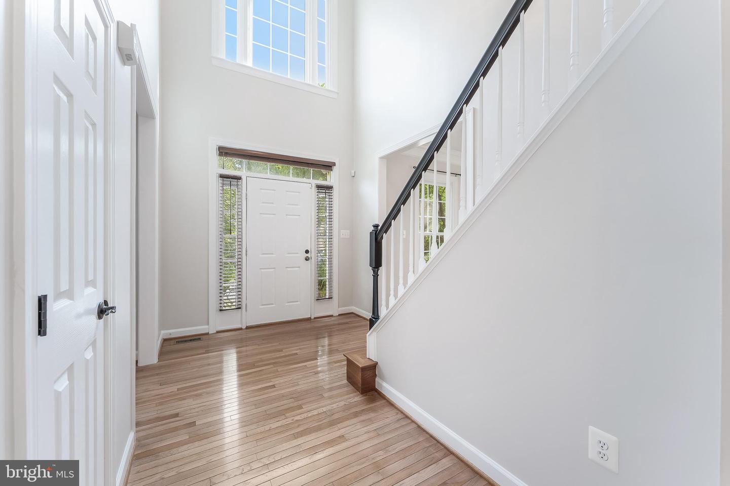 5274 TRACTOR LN, FAIRFAX, Virginia 22030, 4 Bedrooms Bedrooms, ,2 BathroomsBathrooms,Residential,For sale,5274 TRACTOR LN,VAFX2261944 MLS # VAFX2261944