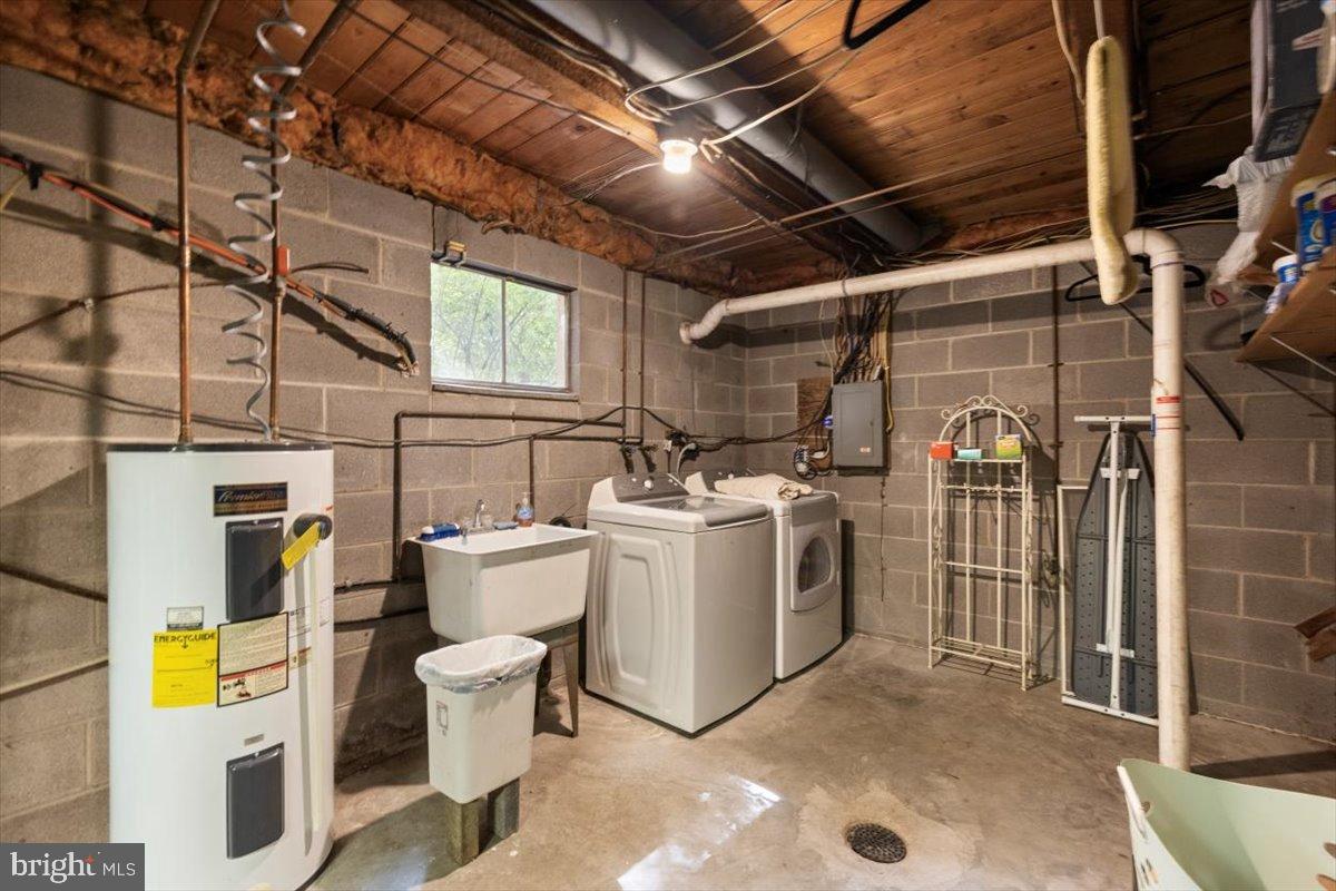 210 SPRUCE RD, FRONT ROYAL, Virginia 22630, 2 Bedrooms Bedrooms, ,2 BathroomsBathrooms,Residential,For sale,210 SPRUCE RD,VAWR2012020 MLS # VAWR2012020
