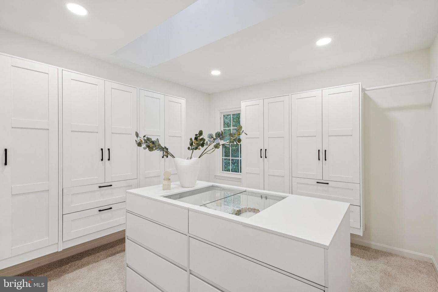 3124 MILLER HEIGHTS RD, OAKTON, Virginia 22124, 4 Bedrooms Bedrooms, ,2 BathroomsBathrooms,Residential,For sale,3124 MILLER HEIGHTS RD,VAFX2262236 MLS # VAFX2262236