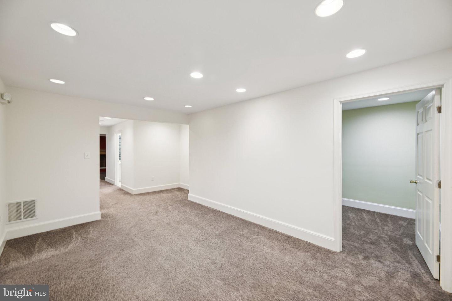 2716 SILKWOOD CT, OAKTON, Virginia 22124, 6 Bedrooms Bedrooms, 14 Rooms Rooms,6 BathroomsBathrooms,Residential,For sale,2716 SILKWOOD CT,VAFX2262282 MLS # VAFX2262282
