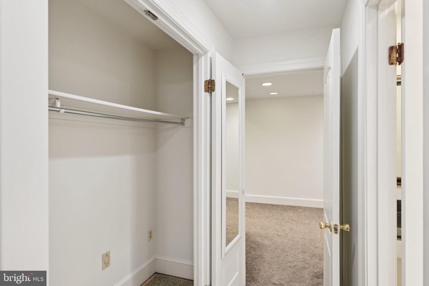 2716 SILKWOOD CT, OAKTON, Virginia 22124, 6 Bedrooms Bedrooms, 14 Rooms Rooms,6 BathroomsBathrooms,Residential,For sale,2716 SILKWOOD CT,VAFX2262282 MLS # VAFX2262282