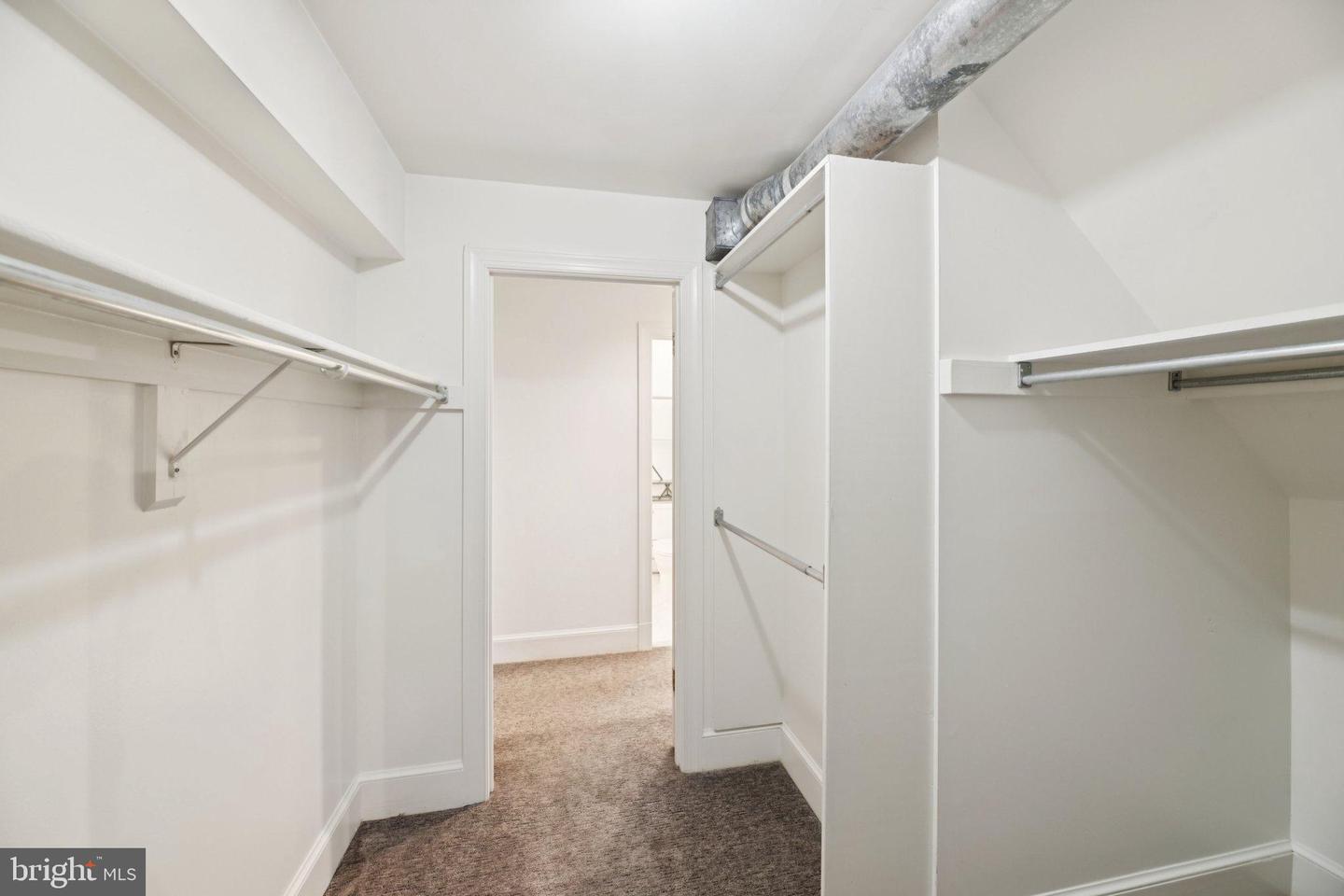 2716 SILKWOOD CT, OAKTON, Virginia 22124, 6 Bedrooms Bedrooms, 14 Rooms Rooms,6 BathroomsBathrooms,Residential,For sale,2716 SILKWOOD CT,VAFX2262282 MLS # VAFX2262282