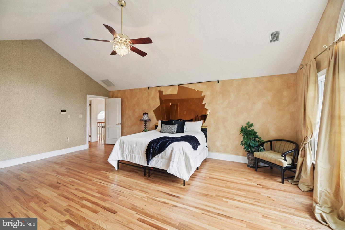 2716 SILKWOOD CT, OAKTON, Virginia 22124, 6 Bedrooms Bedrooms, 14 Rooms Rooms,6 BathroomsBathrooms,Residential,For sale,2716 SILKWOOD CT,VAFX2262282 MLS # VAFX2262282