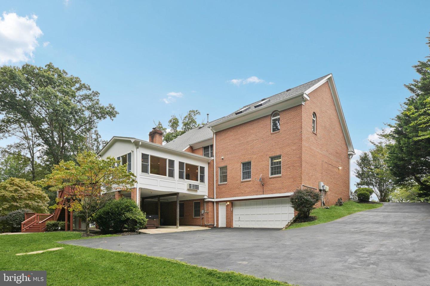 2716 SILKWOOD CT, OAKTON, Virginia 22124, 6 Bedrooms Bedrooms, 14 Rooms Rooms,6 BathroomsBathrooms,Residential,For sale,2716 SILKWOOD CT,VAFX2262282 MLS # VAFX2262282