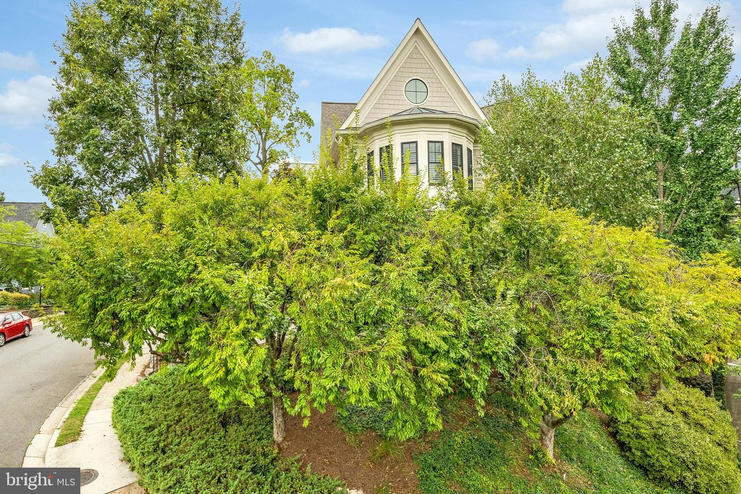 2807 1ST RD N, ARLINGTON, Virginia 22201, 5 Bedrooms Bedrooms, ,4 BathroomsBathrooms,Residential,For sale,2807 1ST RD N,VAAR2062482 MLS # VAAR2062482