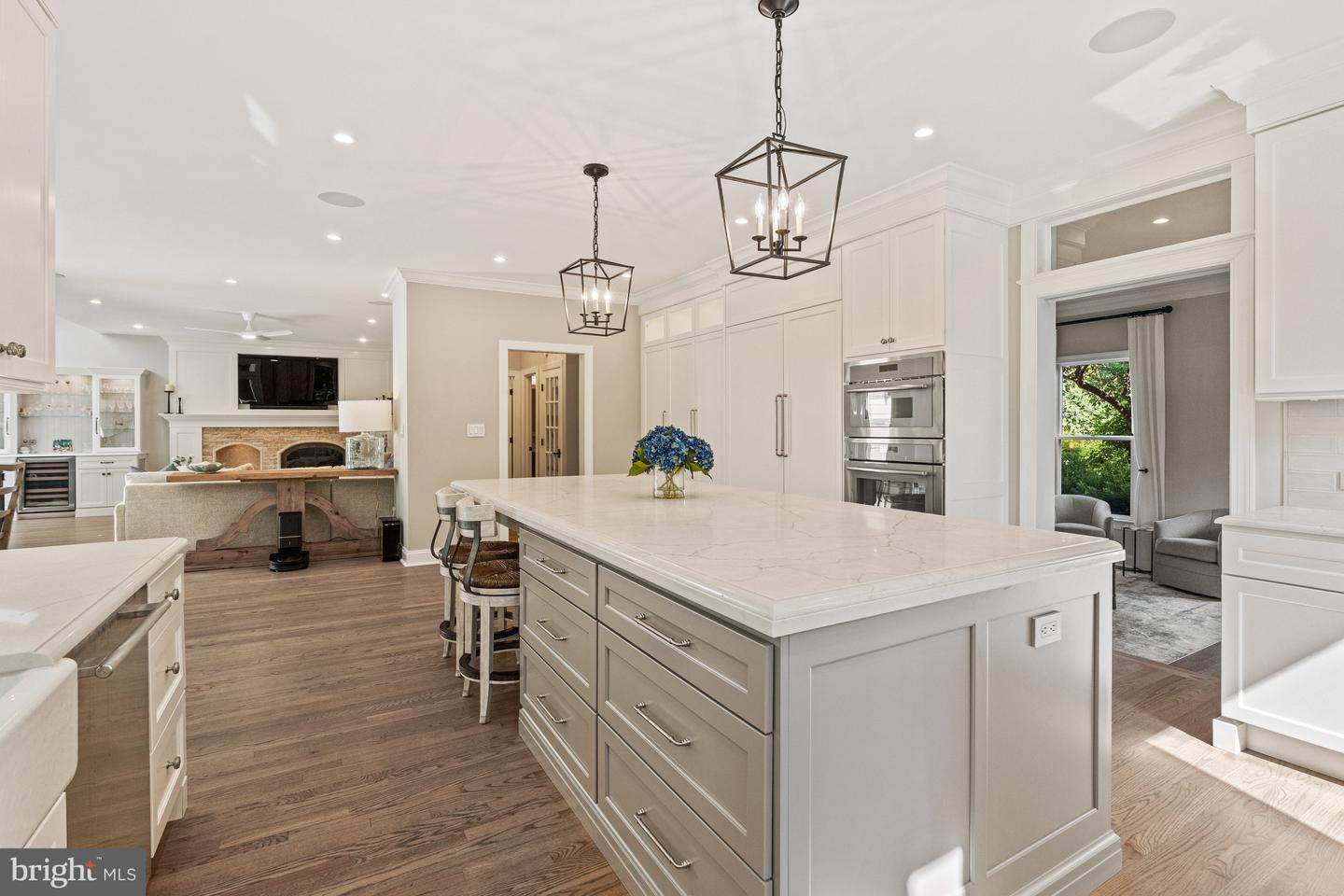 6301 HUNTING RIDGE LN, MCLEAN, Virginia 22101, 5 Bedrooms Bedrooms, ,4 BathroomsBathrooms,Residential,For sale,6301 HUNTING RIDGE LN,VAFX2262376 MLS # VAFX2262376