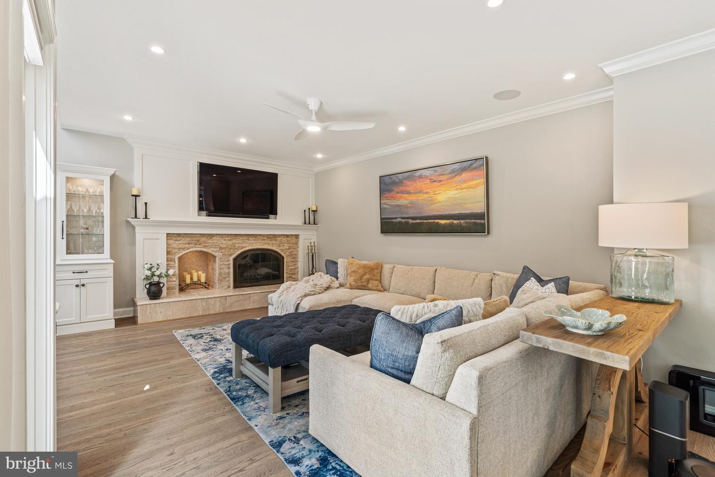 6301 HUNTING RIDGE LN, MCLEAN, Virginia 22101, 5 Bedrooms Bedrooms, ,4 BathroomsBathrooms,Residential,For sale,6301 HUNTING RIDGE LN,VAFX2262376 MLS # VAFX2262376
