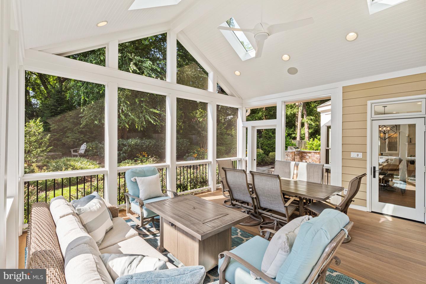 6301 HUNTING RIDGE LN, MCLEAN, Virginia 22101, 5 Bedrooms Bedrooms, ,4 BathroomsBathrooms,Residential,For sale,6301 HUNTING RIDGE LN,VAFX2262376 MLS # VAFX2262376