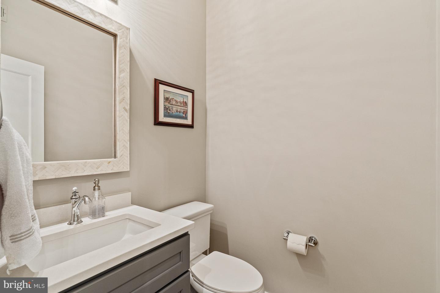 6301 HUNTING RIDGE LN, MCLEAN, Virginia 22101, 5 Bedrooms Bedrooms, ,4 BathroomsBathrooms,Residential,For sale,6301 HUNTING RIDGE LN,VAFX2262376 MLS # VAFX2262376