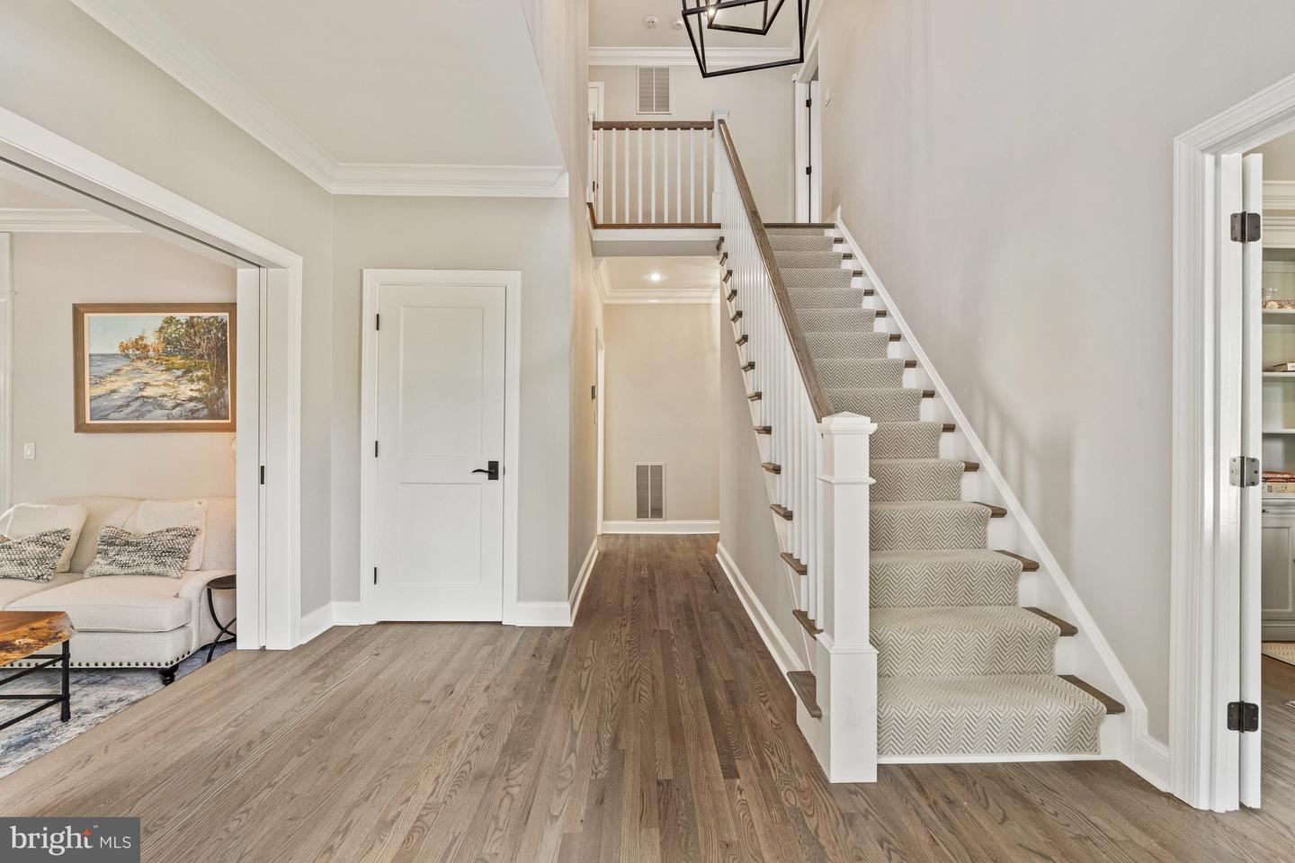 6301 HUNTING RIDGE LN, MCLEAN, Virginia 22101, 5 Bedrooms Bedrooms, ,4 BathroomsBathrooms,Residential,For sale,6301 HUNTING RIDGE LN,VAFX2262376 MLS # VAFX2262376