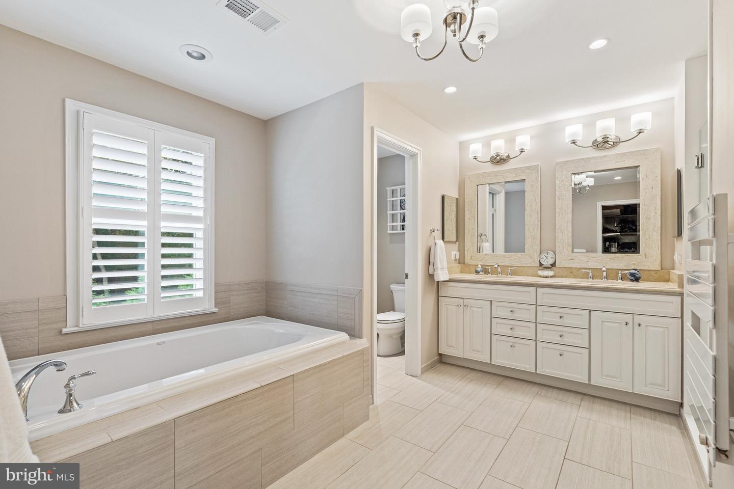 6301 HUNTING RIDGE LN, MCLEAN, Virginia 22101, 5 Bedrooms Bedrooms, ,4 BathroomsBathrooms,Residential,For sale,6301 HUNTING RIDGE LN,VAFX2262376 MLS # VAFX2262376