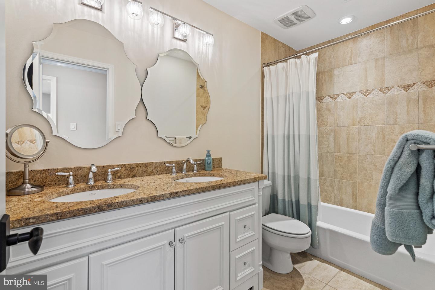6301 HUNTING RIDGE LN, MCLEAN, Virginia 22101, 5 Bedrooms Bedrooms, ,4 BathroomsBathrooms,Residential,For sale,6301 HUNTING RIDGE LN,VAFX2262376 MLS # VAFX2262376