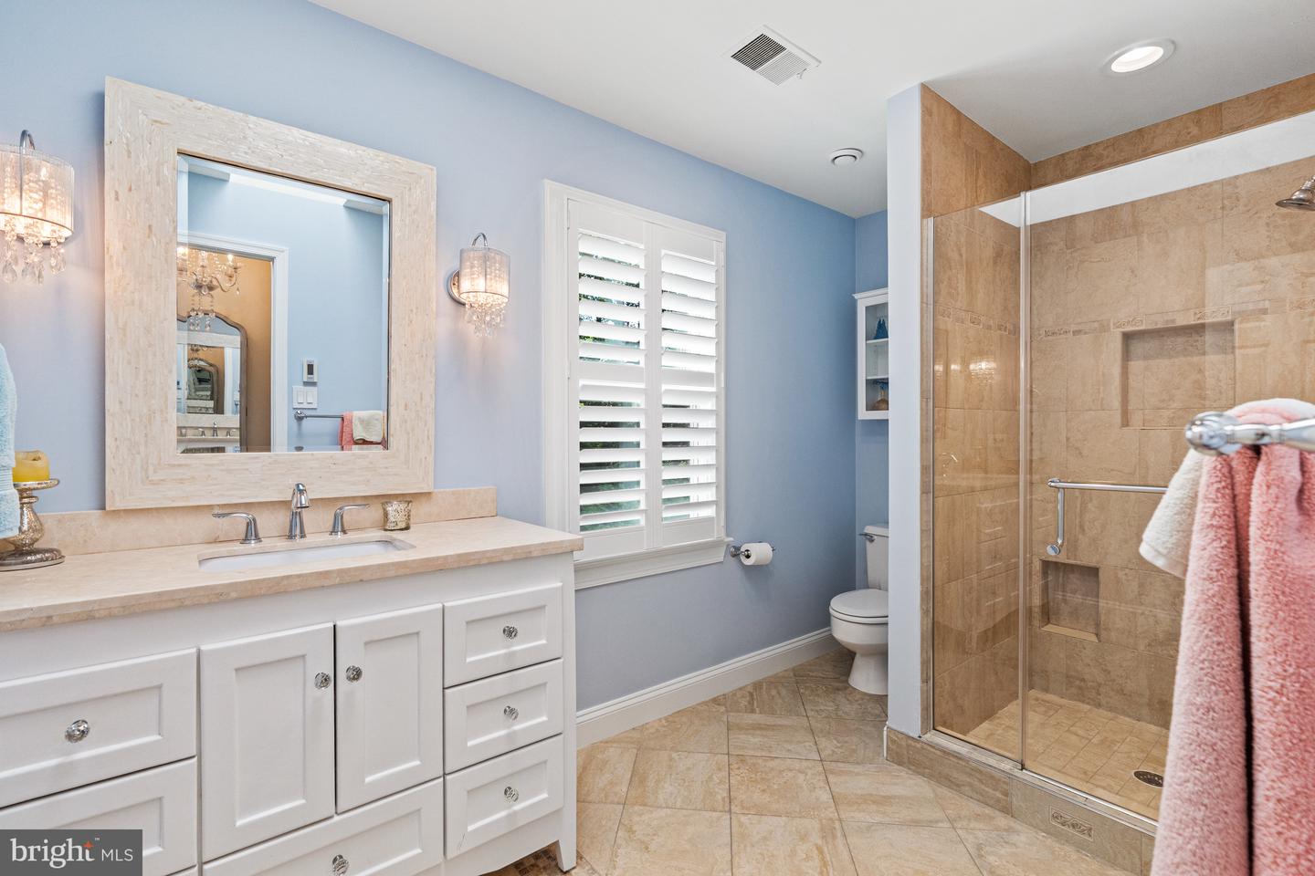 6301 HUNTING RIDGE LN, MCLEAN, Virginia 22101, 5 Bedrooms Bedrooms, ,4 BathroomsBathrooms,Residential,For sale,6301 HUNTING RIDGE LN,VAFX2262376 MLS # VAFX2262376