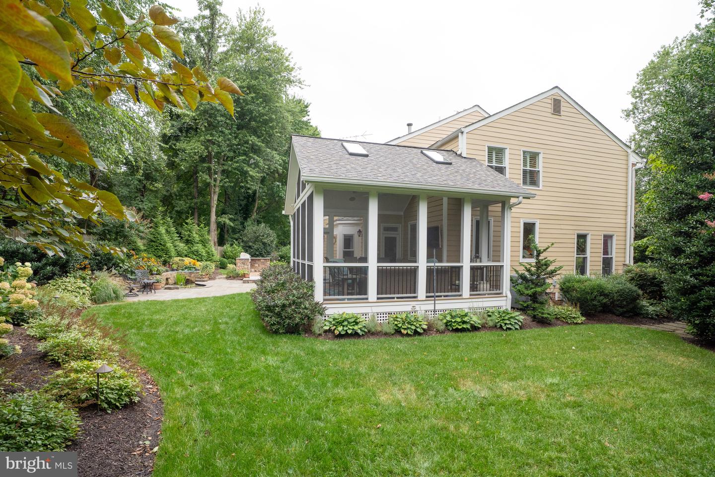 6301 HUNTING RIDGE LN, MCLEAN, Virginia 22101, 5 Bedrooms Bedrooms, ,4 BathroomsBathrooms,Residential,For sale,6301 HUNTING RIDGE LN,VAFX2262376 MLS # VAFX2262376