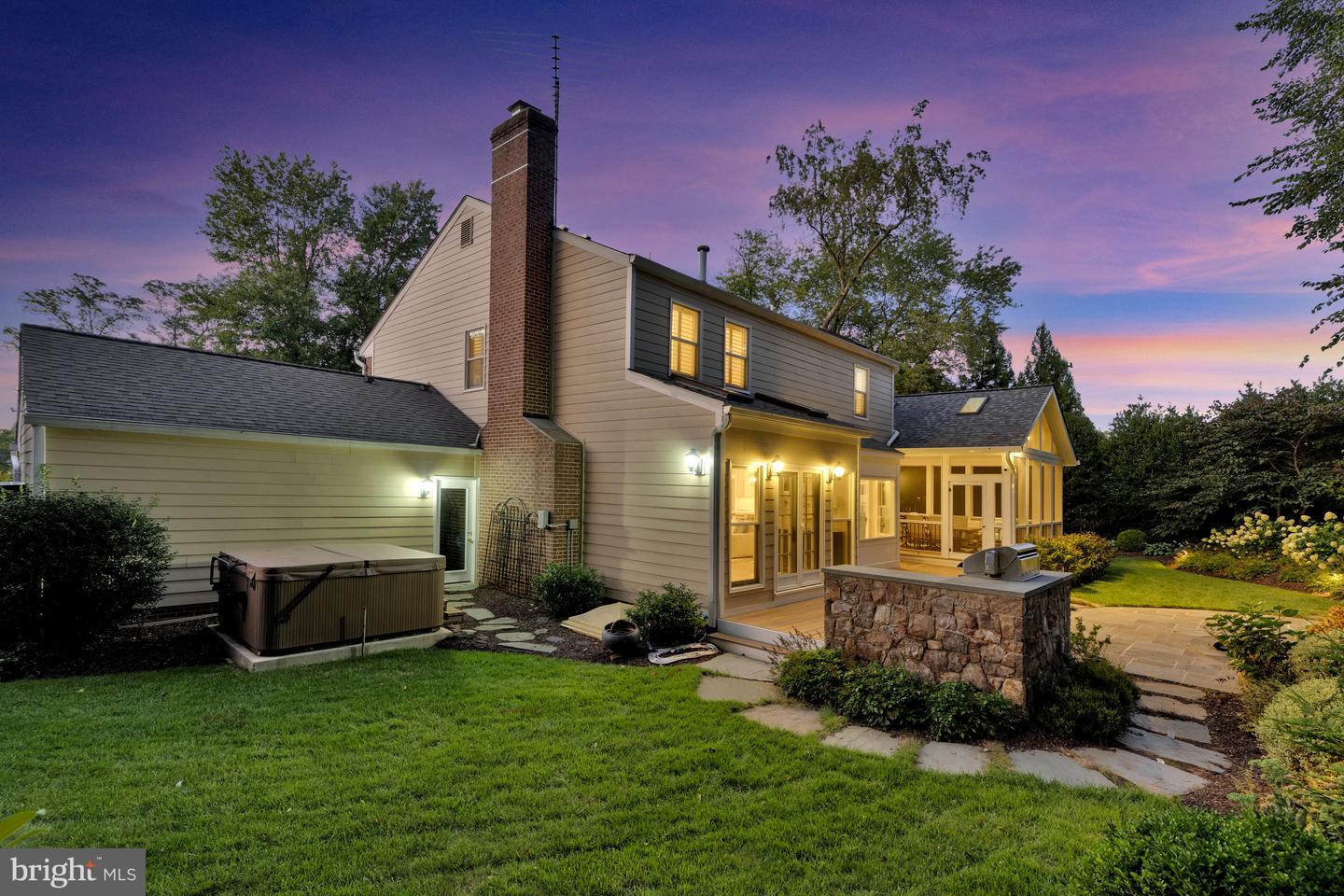 6301 HUNTING RIDGE LN, MCLEAN, Virginia 22101, 5 Bedrooms Bedrooms, ,4 BathroomsBathrooms,Residential,For sale,6301 HUNTING RIDGE LN,VAFX2262376 MLS # VAFX2262376