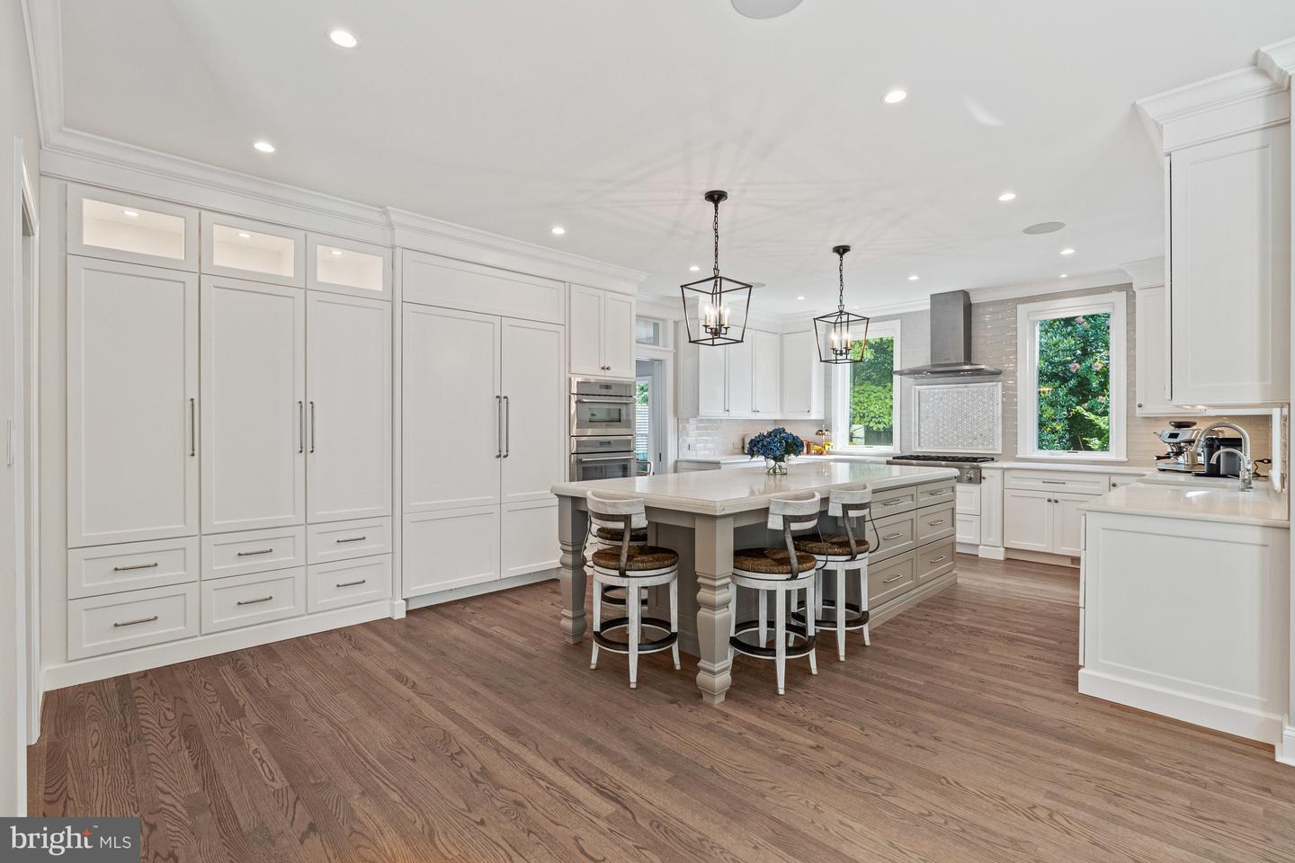 6301 HUNTING RIDGE LN, MCLEAN, Virginia 22101, 5 Bedrooms Bedrooms, ,4 BathroomsBathrooms,Residential,For sale,6301 HUNTING RIDGE LN,VAFX2262376 MLS # VAFX2262376