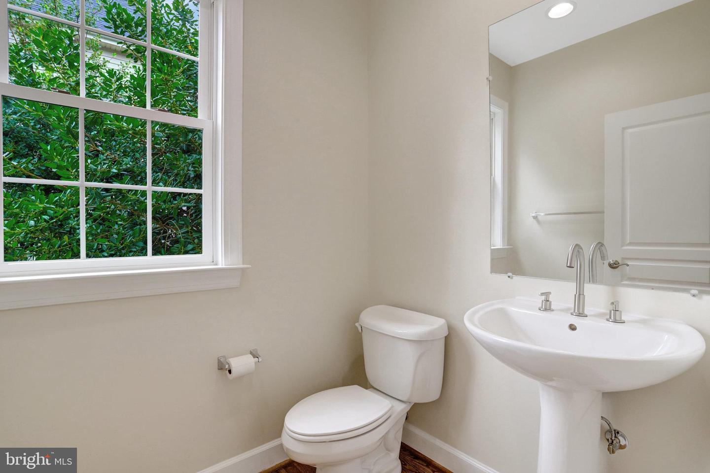 3803 BELL MANOR CT, FALLS CHURCH, Virginia 22041, 6 Bedrooms Bedrooms, 5 Rooms Rooms,4 BathroomsBathrooms,Residential,For sale,3803 BELL MANOR CT,VAFX2262404 MLS # VAFX2262404