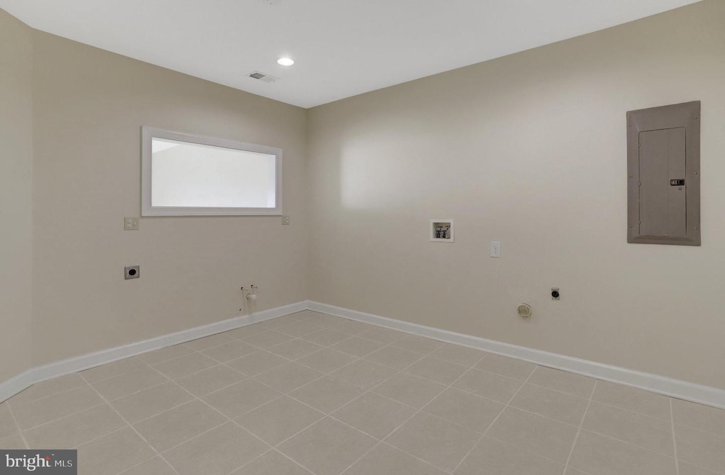 3803 BELL MANOR CT, FALLS CHURCH, Virginia 22041, 6 Bedrooms Bedrooms, 5 Rooms Rooms,4 BathroomsBathrooms,Residential,For sale,3803 BELL MANOR CT,VAFX2262404 MLS # VAFX2262404
