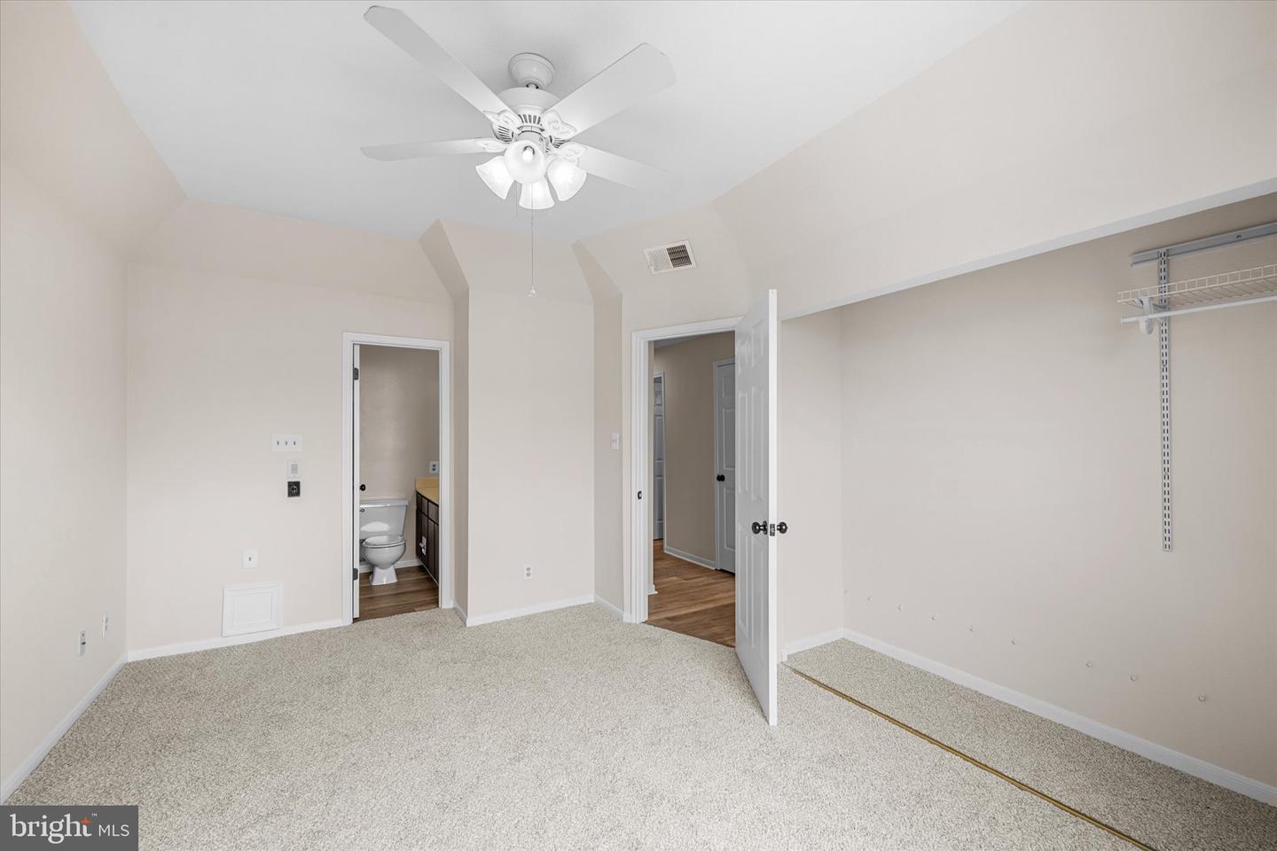 662 GATEWAY DR SE #203, LEESBURG, Virginia 20175, 2 Bedrooms Bedrooms, ,2 BathroomsBathrooms,Residential,For sale,662 GATEWAY DR SE #203,VALO2104968 MLS # VALO2104968