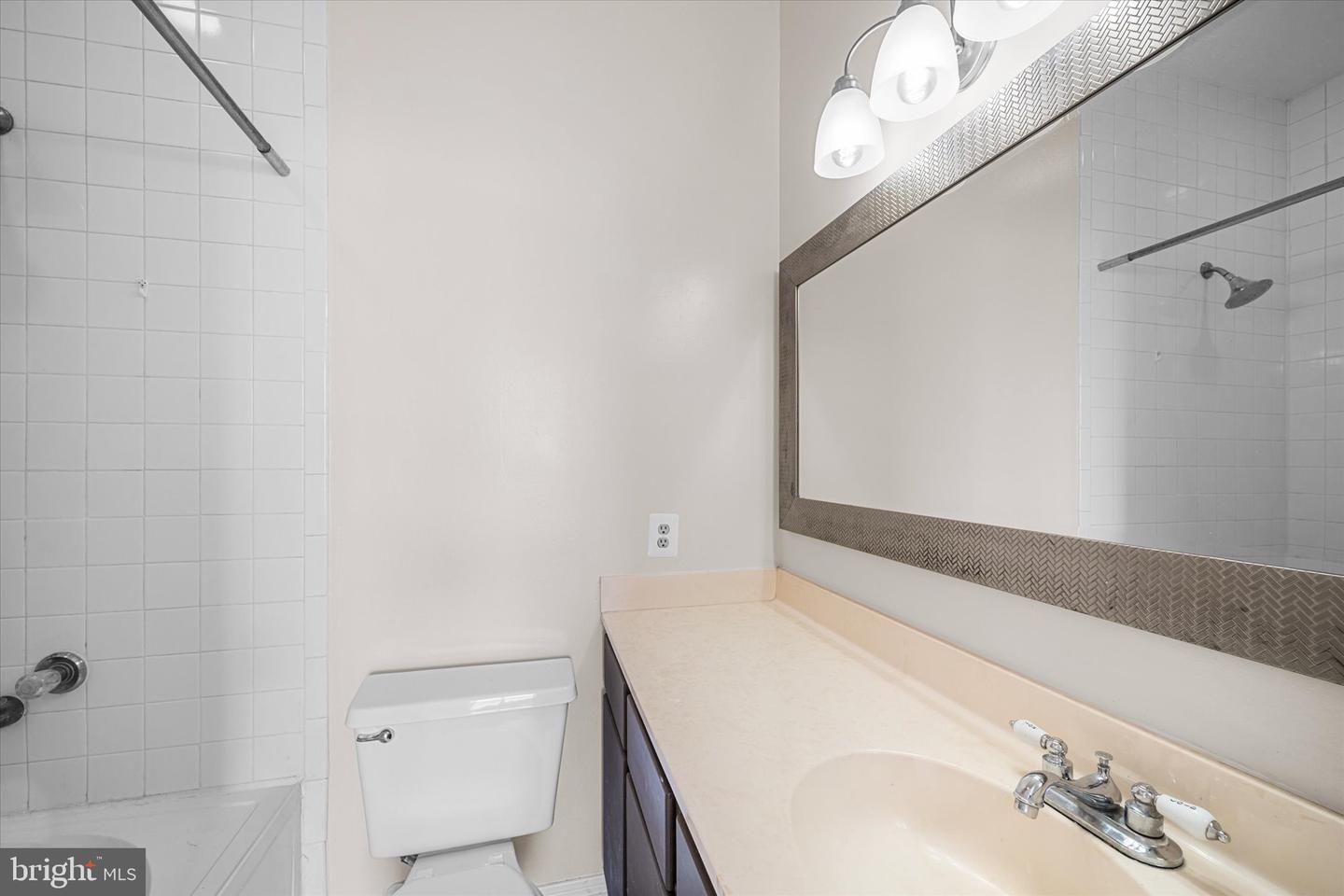 662 GATEWAY DR SE #203, LEESBURG, Virginia 20175, 2 Bedrooms Bedrooms, ,2 BathroomsBathrooms,Residential,For sale,662 GATEWAY DR SE #203,VALO2104968 MLS # VALO2104968